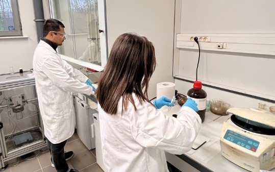 Chercheurs du laboratoire commun sur le campus de l'Université de Lille (Villeneuve-d'Ascq).